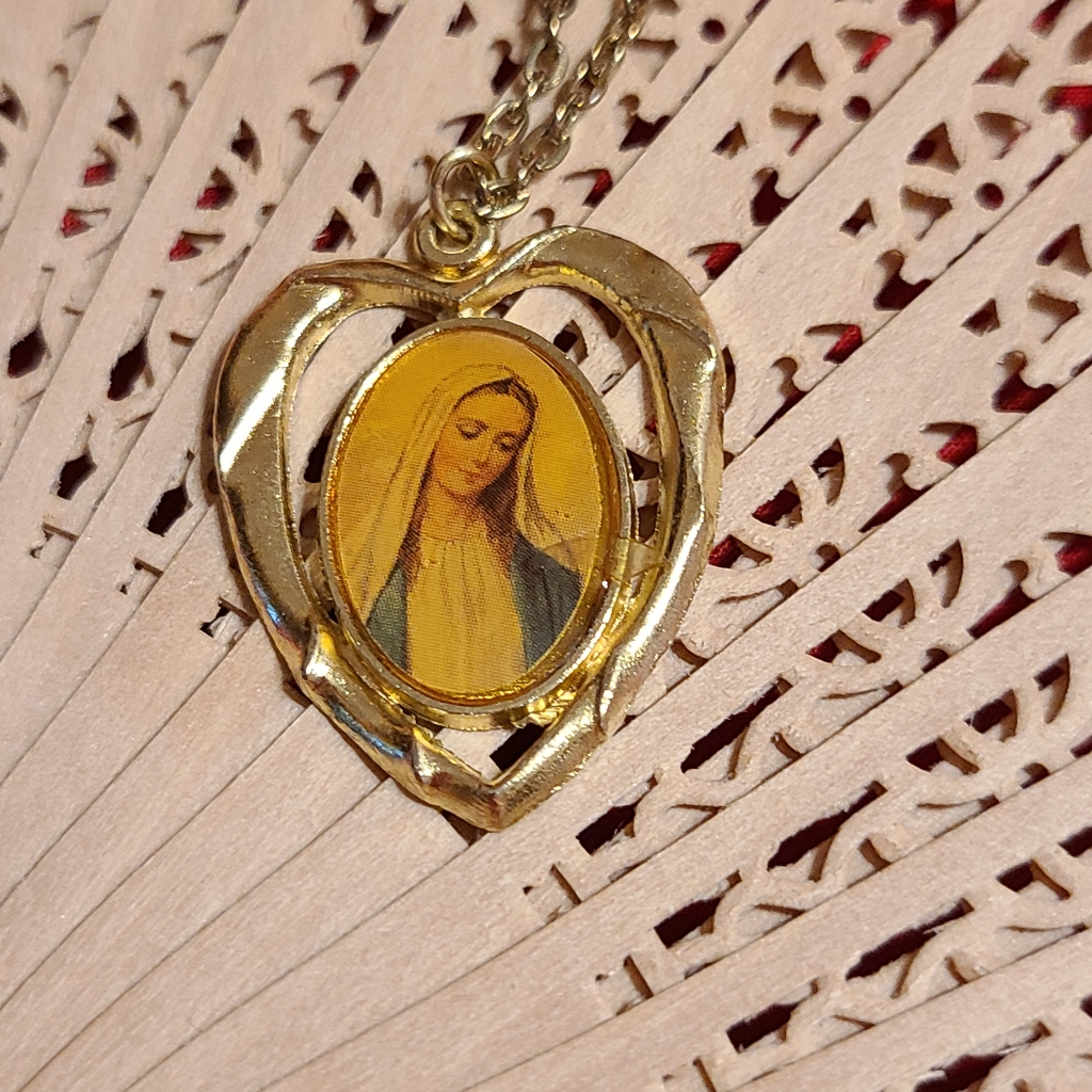 Gold Heart Pendant Necklace Virgin Mary Catholic 21$